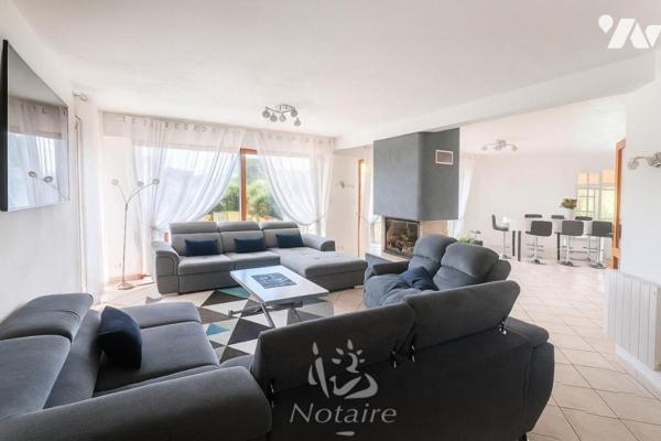 Belle contemporaine avec piscine couverte, terrain de 1,2 ha avec étang – proche plages de Keremma