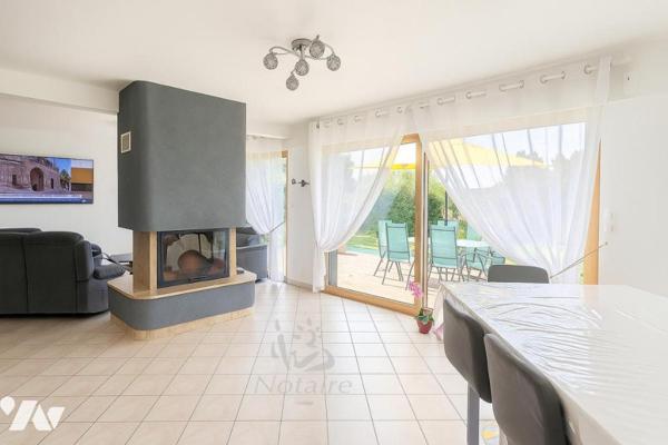 Belle contemporaine avec piscine couverte, terrain de 1,2 ha avec étang – proche plages de Keremma