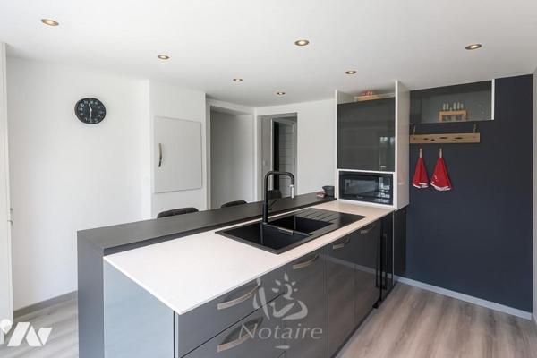 Belle contemporaine avec piscine couverte, terrain de 1,2 ha avec étang – proche plages de Keremma