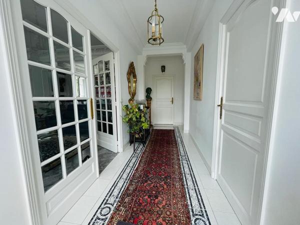 Maison de style de 8 pièces, d'une superficie d'environ 205 m², terrain d'environ 647²