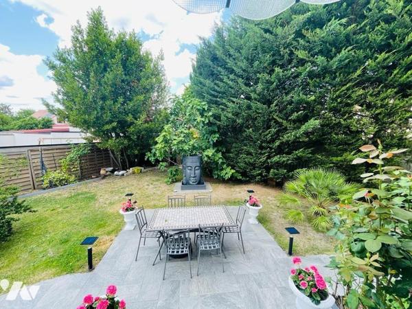 Maison de style de 8 pièces, d'une superficie d'environ 205 m², terrain d'environ 647²