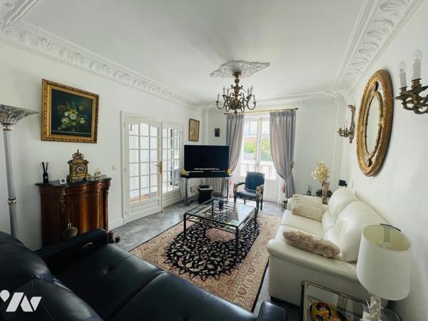 Maison de style de 8 pièces, d'une superficie d'environ 205 m², terrain d'environ 647²