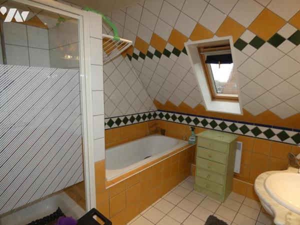 Comines maison familiale 3 chambres avec combles aménagés garage et Jardin