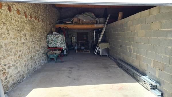 *** SOUS COMPROMIS ***  SAINT VICTOR MALESCOURS 43140  maison mitoyenne comprenant deux logements et deux garages environ 140m²