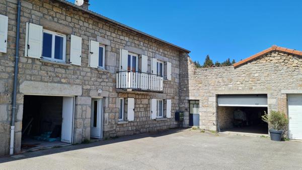 *** SOUS COMPROMIS ***  SAINT VICTOR MALESCOURS 43140  maison mitoyenne comprenant deux logements et deux garages environ 140m²