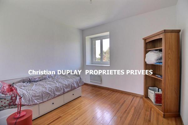 *** SOUS COMPROMIS ***  SAINT VICTOR MALESCOURS 43140  maison mitoyenne comprenant deux logements et deux garages environ 140m²