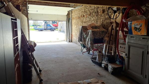 *** SOUS COMPROMIS ***  SAINT VICTOR MALESCOURS 43140  maison mitoyenne comprenant deux logements et deux garages environ 140m²