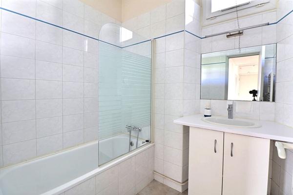 APPARTEMENT REZ DE JARDIN / DEPENDANCE