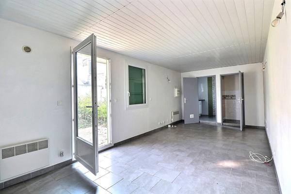 APPARTEMENT REZ DE JARDIN / DEPENDANCE