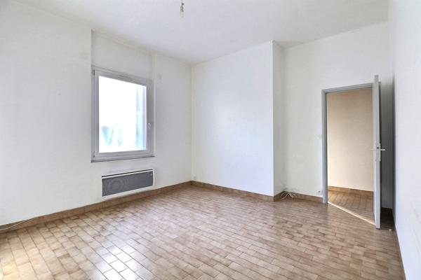 APPARTEMENT REZ DE JARDIN / DEPENDANCE