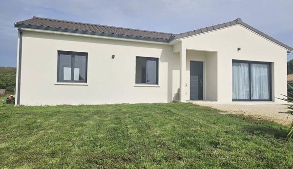 Maison de plain-pied de 90 m² habitables, 3 chambres, 1623 m² de terrain