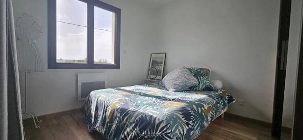 Maison de plain-pied de 90 m² habitables, 3 chambres, 1623 m² de terrain