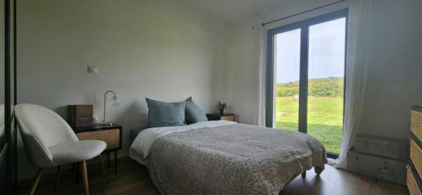 Maison de plain-pied de 90 m² habitables, 3 chambres, 1623 m² de terrain