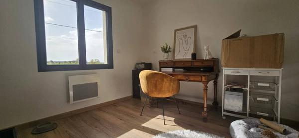 Maison de plain-pied de 90 m² habitables, 3 chambres, 1623 m² de terrain