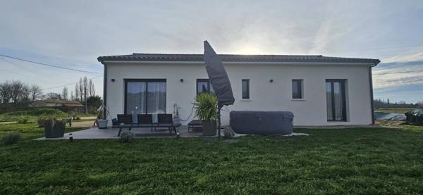 Maison de plain-pied de 90 m² habitables, 3 chambres, 1623 m² de terrain