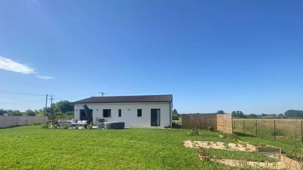 Maison de plain-pied de 90 m² habitables, 3 chambres, 1623 m² de terrain