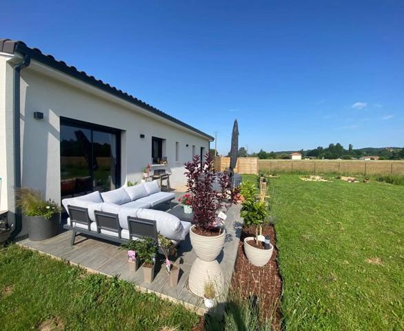 Maison de plain-pied de 90 m² habitables, 3 chambres, 1623 m² de terrain