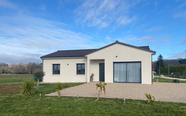 Maison de plain-pied de 90 m² habitables, 3 chambres, 1623 m² de terrain