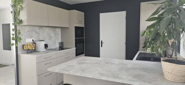 Maison de plain-pied de 90 m² habitables, 3 chambres, 1623 m² de terrain