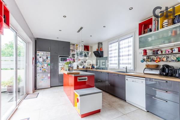 CHARMANTE MAISON FAMILIALE DE 7 PIECES (147.75m²) À ETIOLLES