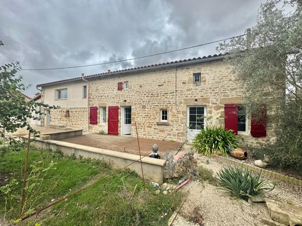 MAGNIFIQUE MAISON EN PIERRE 3 CHAMBRES ET DEPENDANCE A 30 MINUTES DE NIORT !