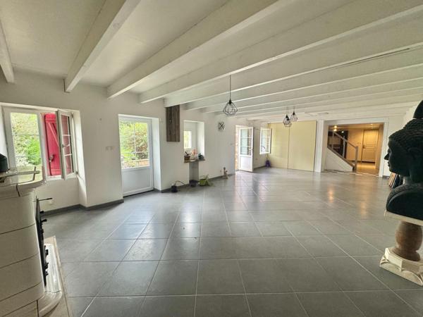 MAGNIFIQUE MAISON EN PIERRE 3 CHAMBRES ET DEPENDANCE A 30 MINUTES DE NIORT !