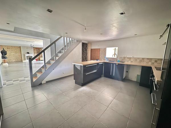 MAGNIFIQUE MAISON EN PIERRE 3 CHAMBRES ET DEPENDANCE A 30 MINUTES DE NIORT !