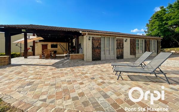 Maison à vendre    6 pièces • 218 m2 Pontpoint