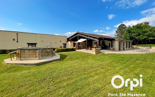 Maison à vendre    6 pièces • 218 m2 Pontpoint