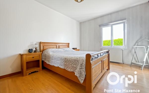 Maison à vendre    6 pièces • 218 m2 Pontpoint