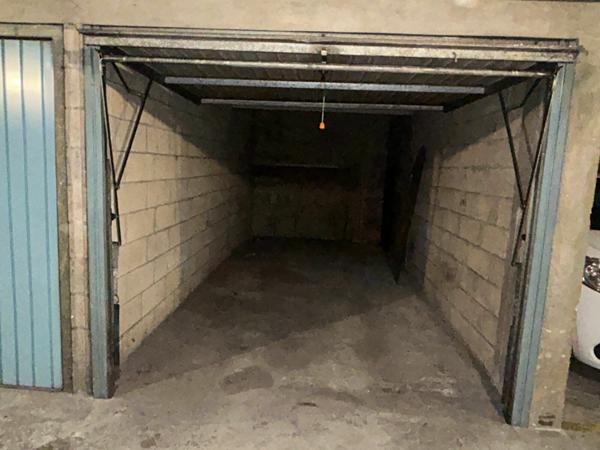 Stationnement à louer    10 m2    Vincennes
