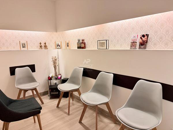 CHAVILLE - Marché - INVESTISSEMENT LOCATIF - Local de 56,62 m² avec 3 bureaux 392 000 € ** - Référence 610-CA