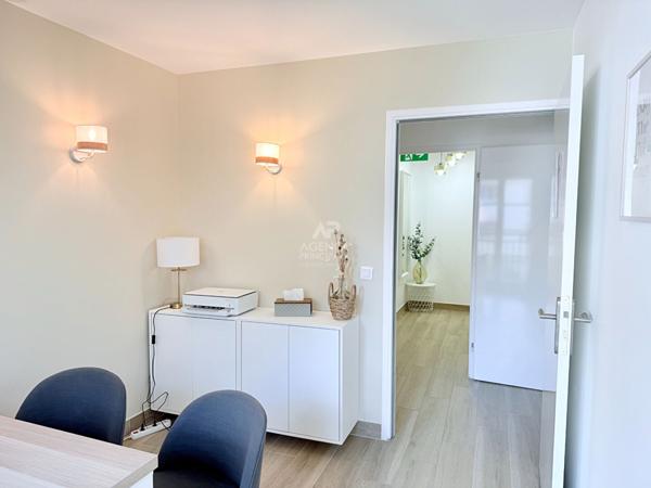 CHAVILLE - Marché - INVESTISSEMENT LOCATIF - Local de 56,62 m² avec 3 bureaux 392 000 € ** - Référence 610-CA