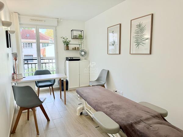 CHAVILLE - Marché - INVESTISSEMENT LOCATIF - Local de 56,62 m² avec 3 bureaux 392 000 € ** - Référence 610-CA