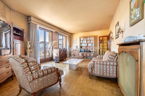 Appartement
                                                                                                                                                                                                                                                                                                                        4 pièce(s)                                                                                                                                                                                                          2 chambre(s)                                                                                                                                                                                                          108.37  m²