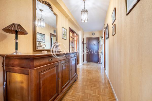 Appartement
                                                                                                                                                                                                                                                                                                                        4 pièce(s)                                                                                                                                                                                                          2 chambre(s)                                                                                                                                                                                                          108.37  m²