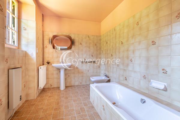 Maison
                                                                                                                                                                                                                                                                                                                        8 pièce(s)                                                                                                                                                                                                          5 chambre(s)                                                                                                                                                                                                          257  m²