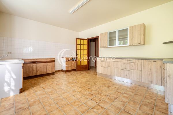 Maison
                                                                                                                                                                                                                                                                                                                        8 pièce(s)                                                                                                                                                                                                          5 chambre(s)                                                                                                                                                                                                          257  m²