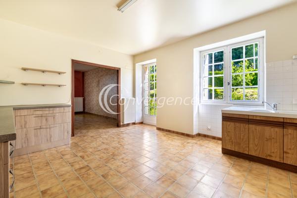 Maison
                                                                                                                                                                                                                                                                                                                        8 pièce(s)                                                                                                                                                                                                          5 chambre(s)                                                                                                                                                                                                          257  m²
