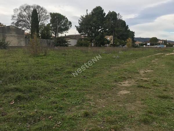 TERRAIN A BÂTIR à Le Puy Sainte Reparade 298,30 m²