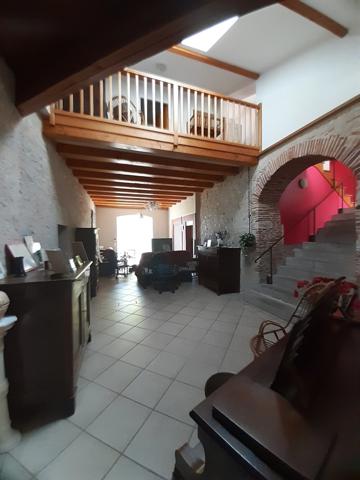 Propriete à vendre 12 pièces CAHORS (46)