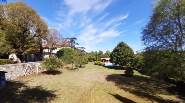 Propriete à vendre 12 pièces CAHORS (46)