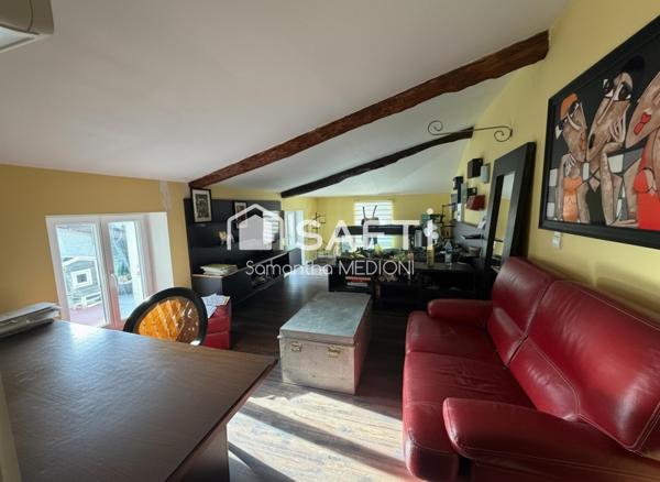 Idéalement situé, cet appartement vous offre un cadre de vie agréable au quotidien