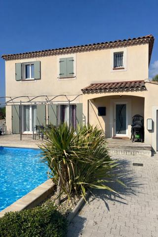 Maison récente aux normes RT2012 avec piscine et garage DPE B