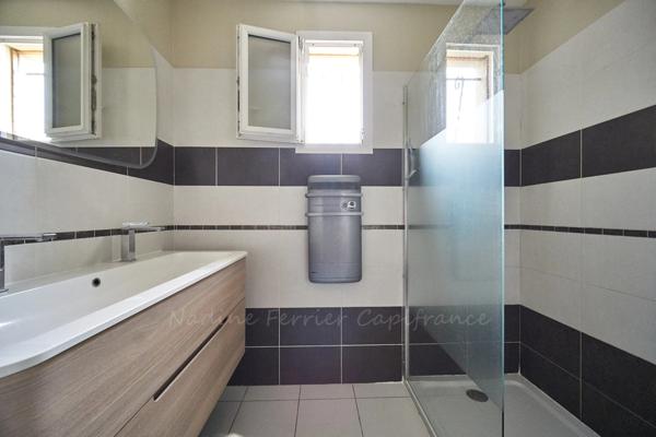 Maison récente aux normes RT2012 avec piscine et garage DPE B