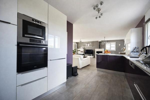 Maison récente aux normes RT2012 avec piscine et garage DPE B