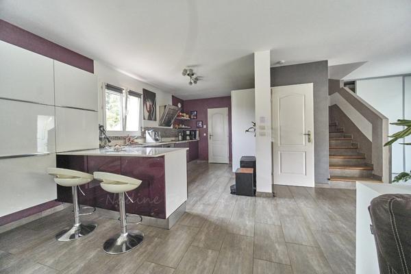 Maison récente aux normes RT2012 avec piscine et garage DPE B