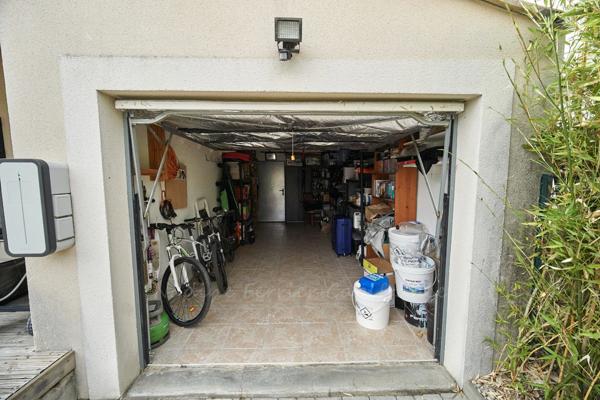 Maison récente aux normes RT2012 avec piscine et garage DPE B