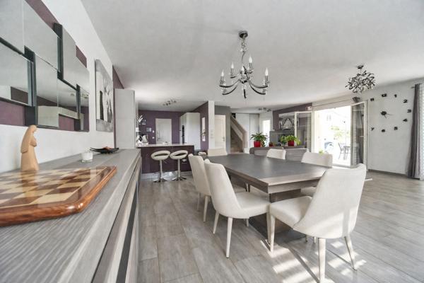 Maison récente aux normes RT2012 avec piscine et garage DPE B