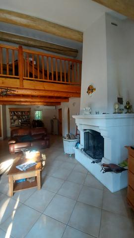 Eyragues (13630) EYRAGUES (13630) - MAISON + DEPENDANCE AVEC GARAGE ET PISCINE SUR BEAU TERRAIN